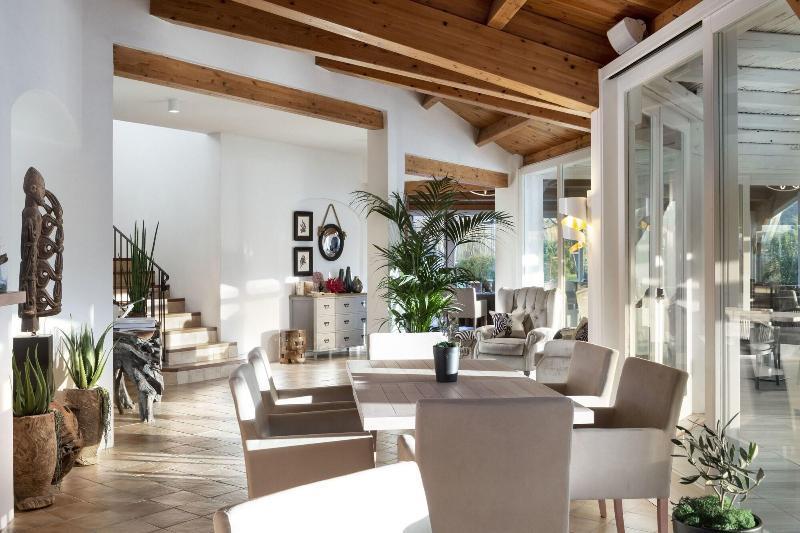 Li Neuli Country Club Hotel San Pantaleo Exterior foto