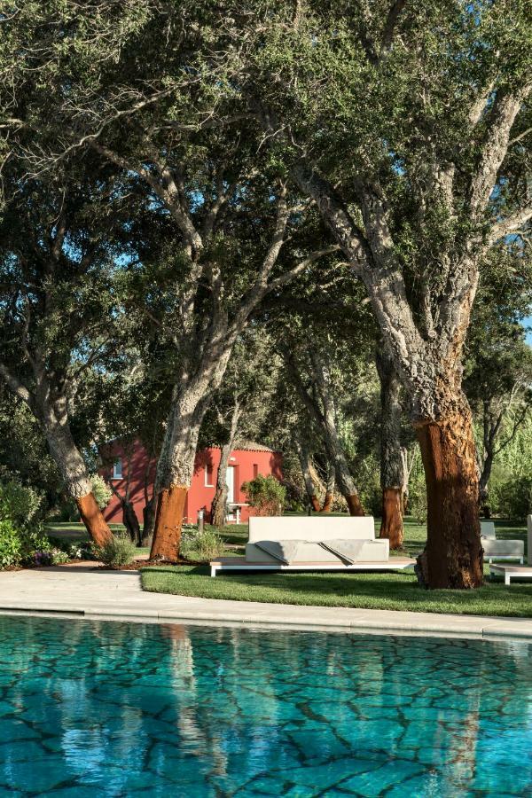 Li Neuli Country Club Hotel San Pantaleo Exterior foto